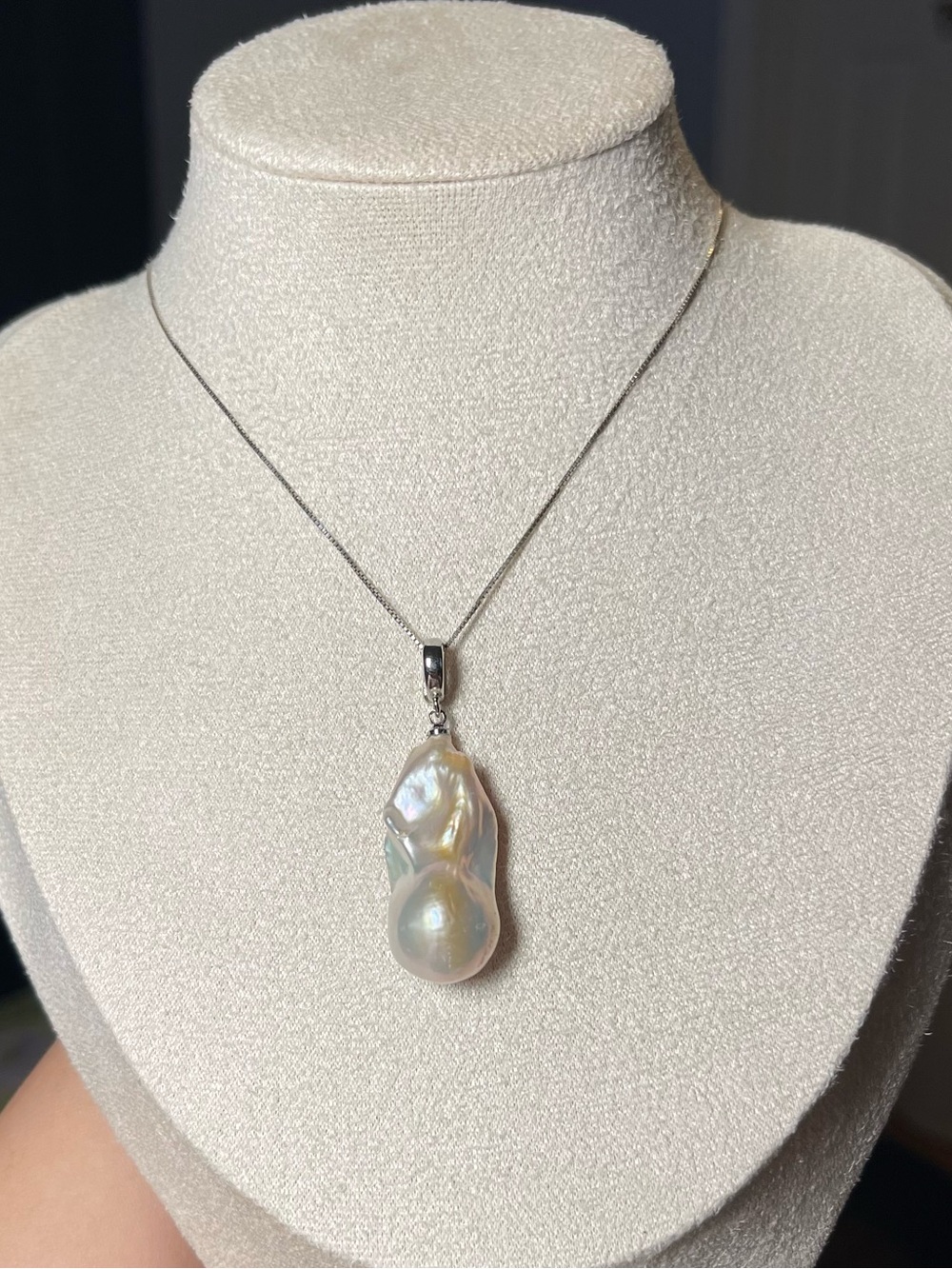Baroque Freshwater Pearl Pendant - White